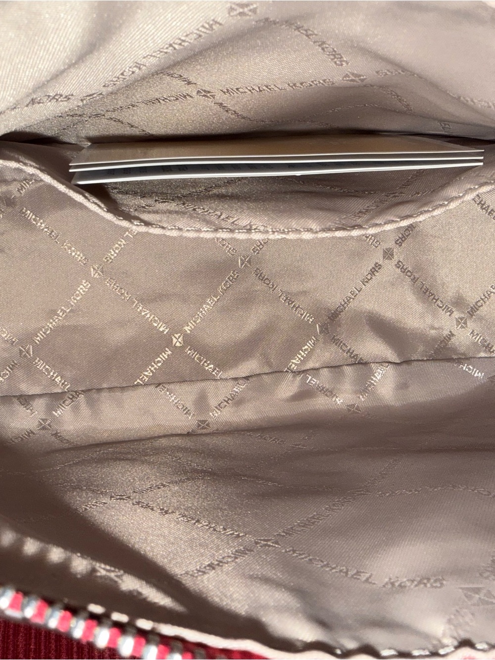 Michael Kors Outlet Carmela Lv Pochette Crossbody Small Dark Raspberry - Picture 4 of 6